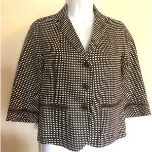 MaxMara Weekend linen blend blazer with raffia pocket and sleeve trim. EUC